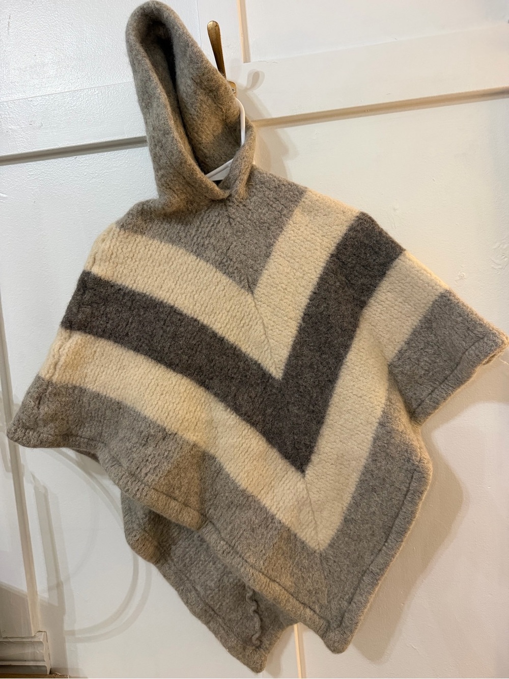 Vintage rare 💎 Ice-knit 100% wool poncho